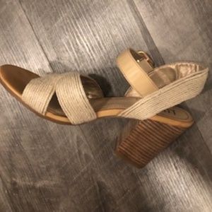 Lucca Block Heel SZ 9M. Leather & Fiber